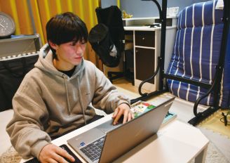 帰宅後は、課題&勉強。少しの時間でも自宅で勉強すると習得が早い！